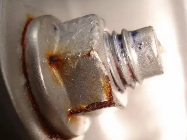 不锈钢螺栓腐蚀生锈如何处理？